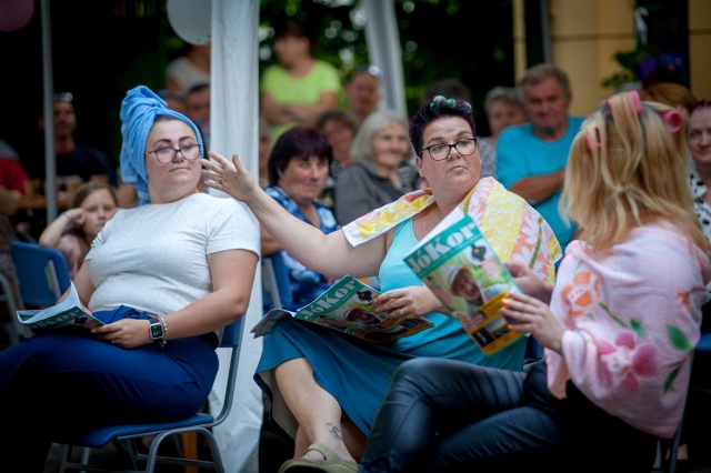 A nők élete nem egyszerű - kabaré jelenet a dolgozók előadásában