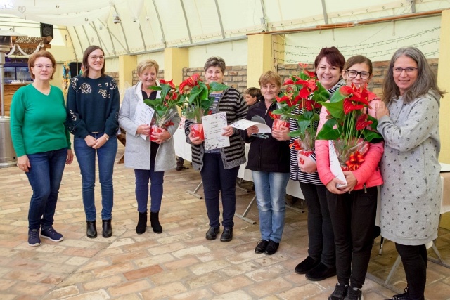 Díjazottként - Wolford Zoltánné, Kecskemétiné Tóth Erzsébet, Szász József Lászlóné, Gyöngyösiné Szabó Rózsa, Jéga-Szabó Zsuzsanna (Ópusztaszer)